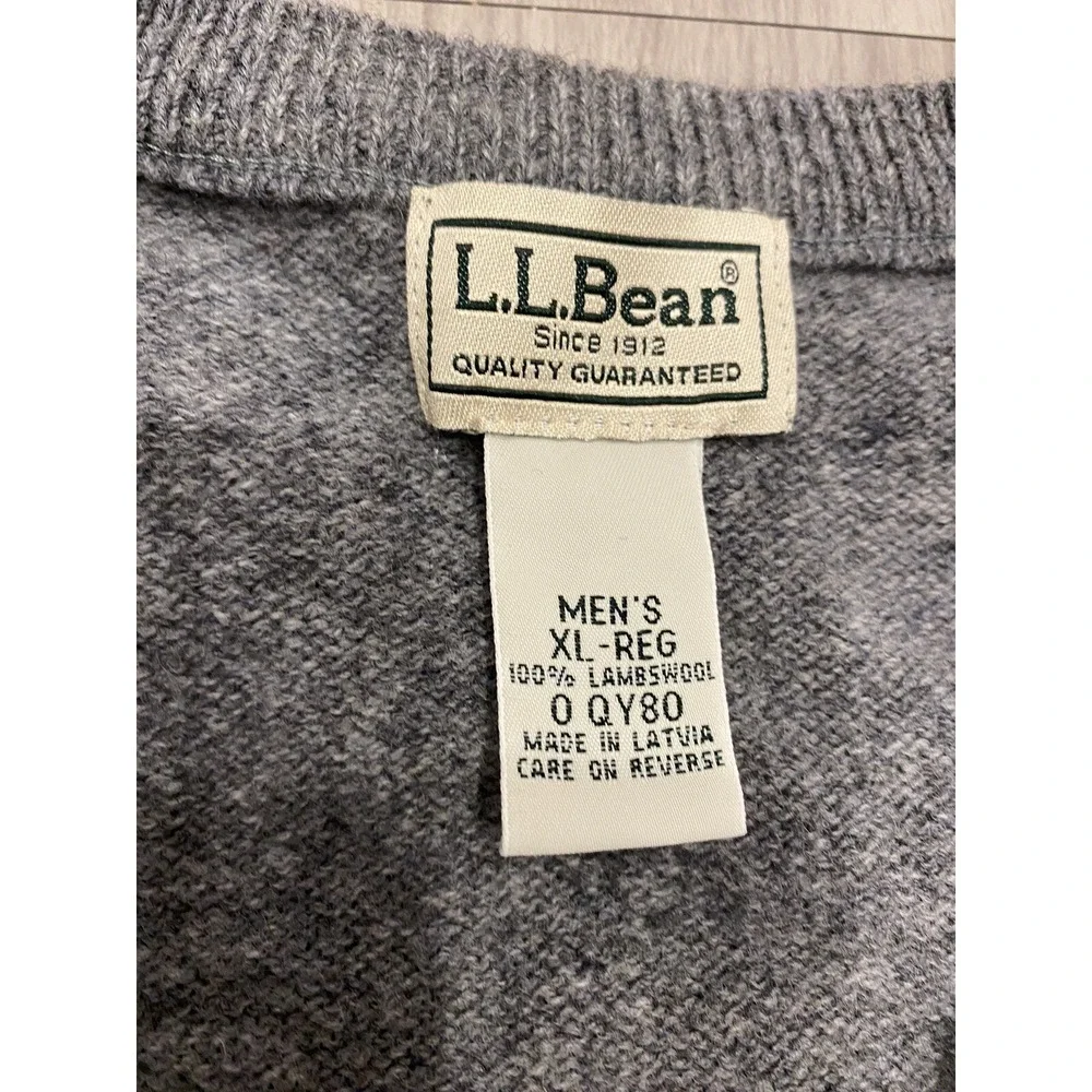 LL Bean Men's LambsWool Sweater Vest XL Sleeveless Gray V-neck Pullover Latvia
